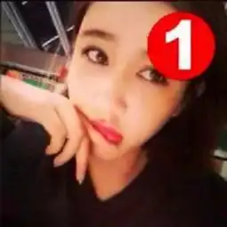 女生带1强迫症微信头像
