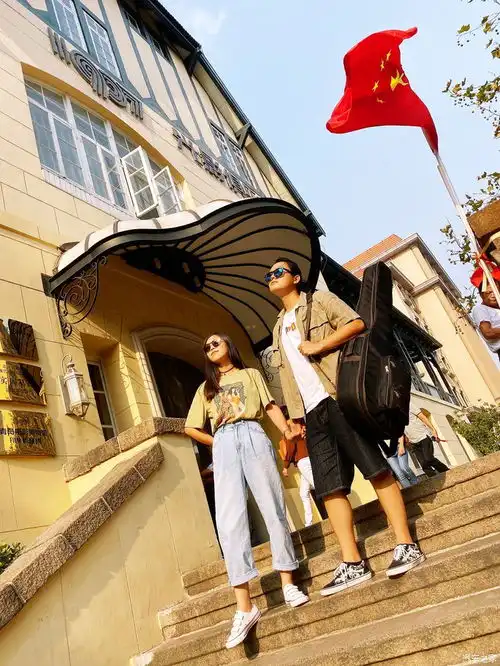 背上吉他带上小女友,和昂科拉gx说走就走
