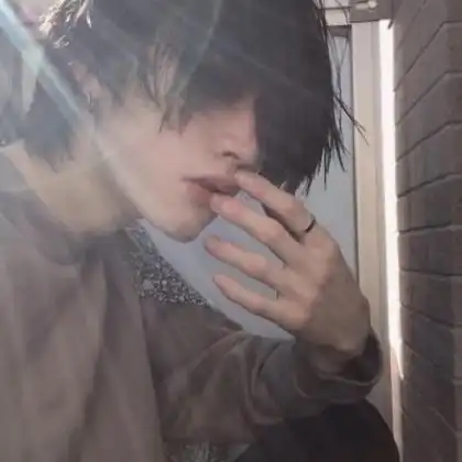 超拽个性男生头像霸气,冷酷男人所以无惧未来
