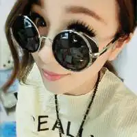 非主流戴墨镜女生头像,空间的
