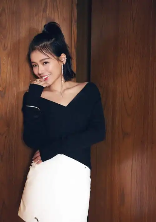 胸大腿粗个子矮冬天针织衫这么穿就对了
