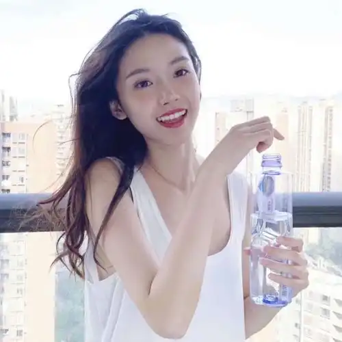 清新唯美女生气质头像
