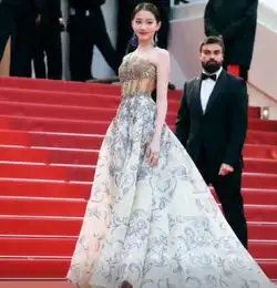 戛纳女明星排名李宇春第四,奚梦瑶第三,关晓彤第二输给了她
