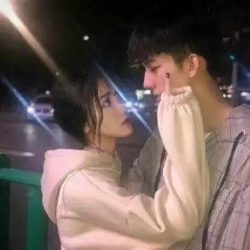 比较亲密的情侣头像双人暧昧情侣组合头像
