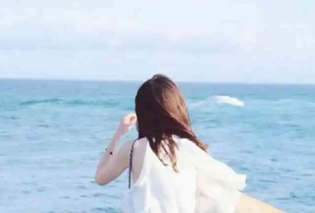 人到五十,独来独往,是因为自己的内心强大了
