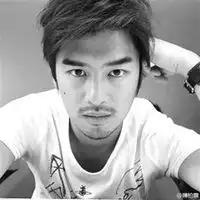 抽烟的国外大叔头像微信头像图片大全
