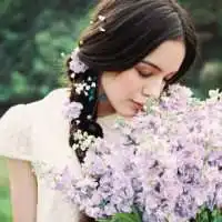 短发嘟嘴女生绿色图微信头像图片大全
