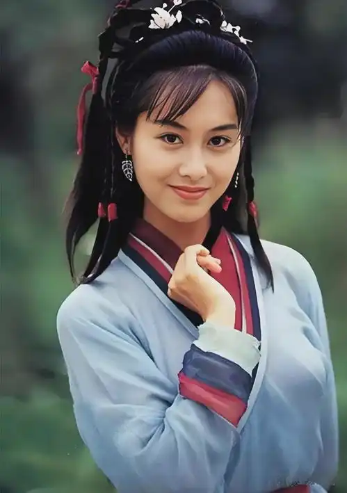 朱茵八个代表角色,黄蓉娇俏可爱,紫霞敢爱敢恨
