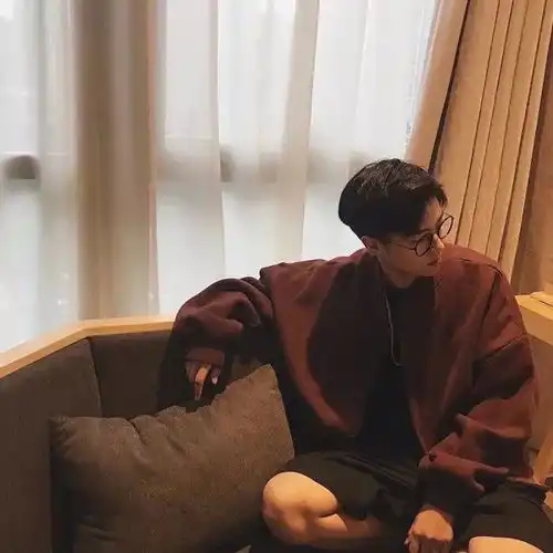 头像跟这样的男生相处真的很累
