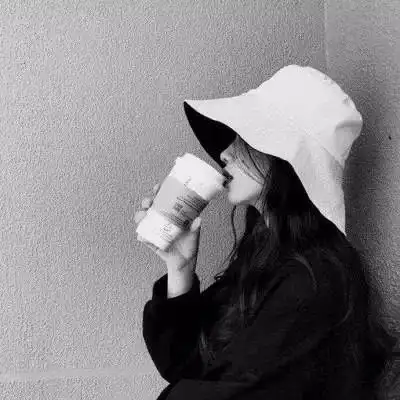 黑白头像女伤感侧脸暗黑系头像女高冷
