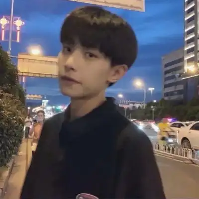 情侣头像一左一右配对真人图片,很甜呐
