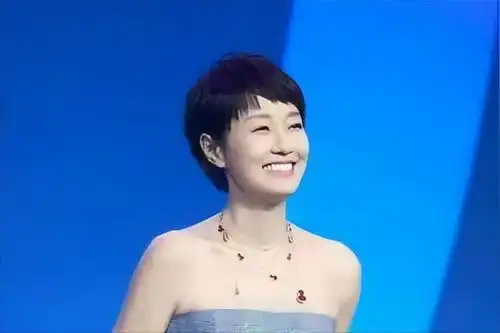 和文章离婚5年,48岁马伊琍官宣喜讯,网友终于等到这一天了
