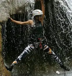 30岁开始健身,坚持近20年现在有8块腹肌,身材完爆少女
