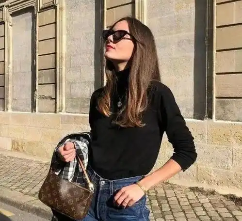 会穿高领毛衣的女人,都很时髦
