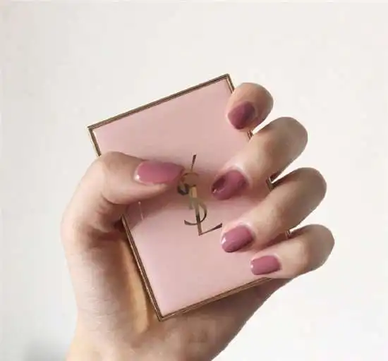 简单纯色美甲图片简约又洋气
