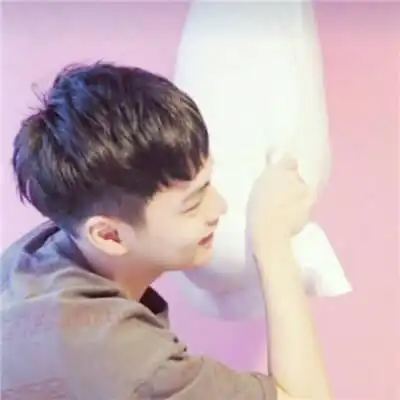 2021情侣头像一对两张真人我们要自己疼爱自己
