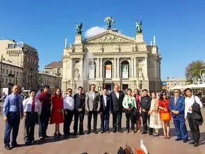 中国文化艺术商贸之旅代表团应邀访问乌克兰
