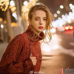 成都16岁女留学生走红最美校花金发碧眼颜值爆表图
