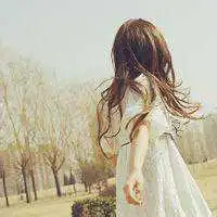 清爽意境背影女生头像
