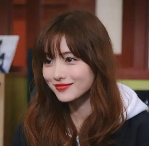 厚嘴唇大脸盘一定丑石原里美堪称从丑小鸭完美逆袭的代言人
