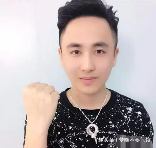 散打哥之后,又一快手网红喜提豪车,价格竟高达800多万
