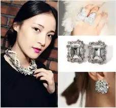 韩情脉脉性感美女李孝利潮搭首饰
