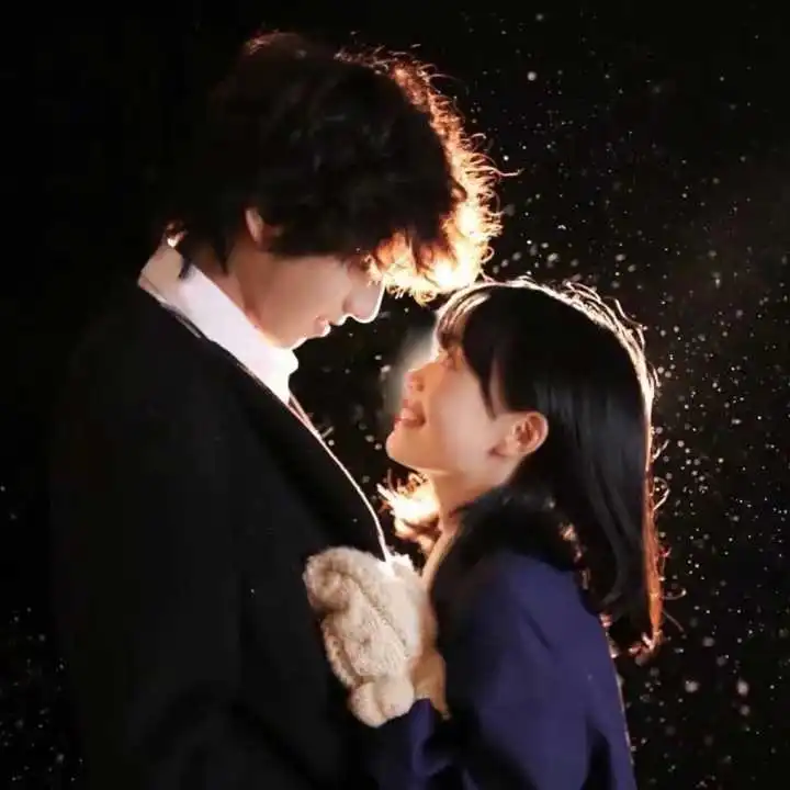 一见钟情的情侣头像
