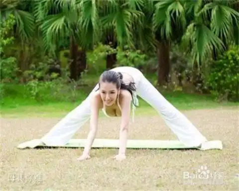 8个瘦腰瑜伽动作帮你打造小蛮腰
