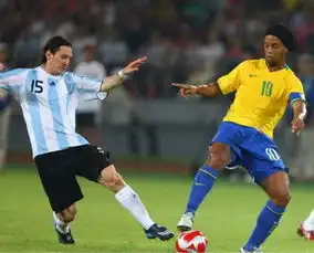 罗纳尔迪尼奥自律时有多强梅西如果像c罗一样自律,不可想象
