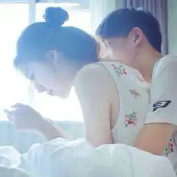 最新情侣头像亲吻或拥抱一对两张两人在一起情侣头像一男一女
