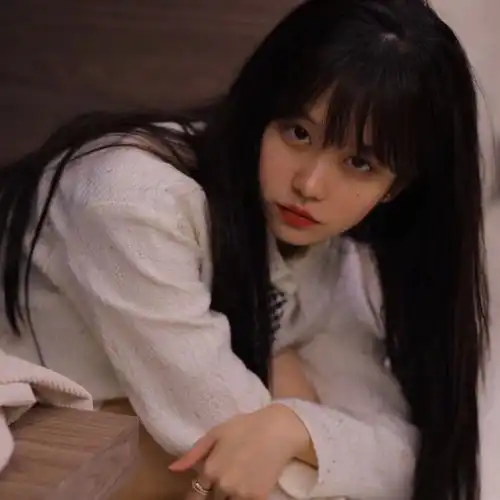 让男生很有保护欲的温柔女生头像
