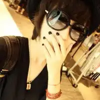 这张照片的上衣谁帮忙找下哪里有卖的
