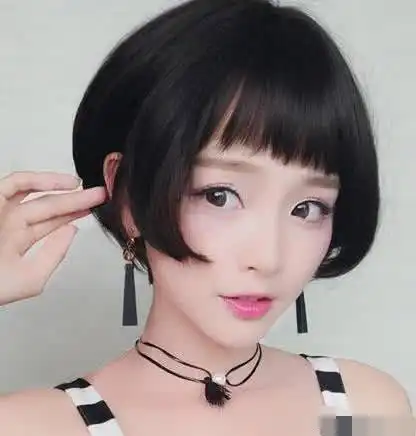 脸圆脸方的女生,最好别留这4种发型,拉低颜值不说还特别显老
