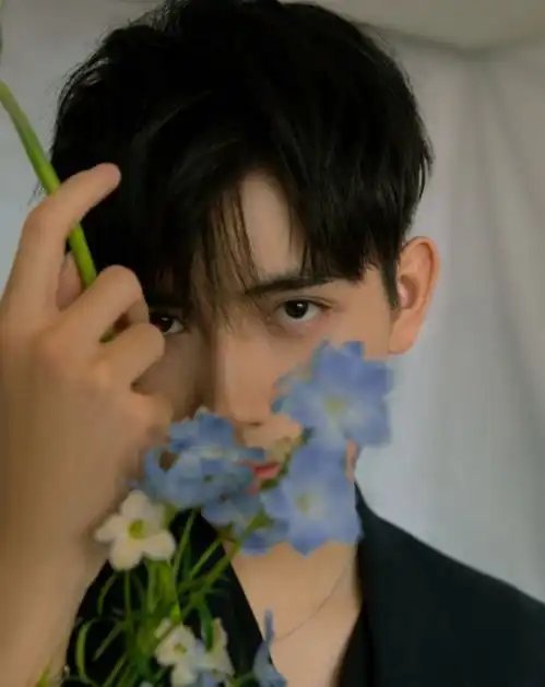 时尚先生男星造型,各各都像霸总贵公子,陈飞宇最像小奶狗
