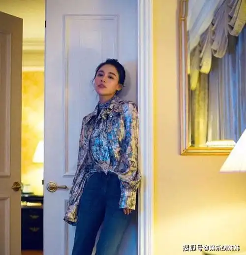 马思纯晒出自己的家,家具全是老气的红木,装修风格像个老年人
