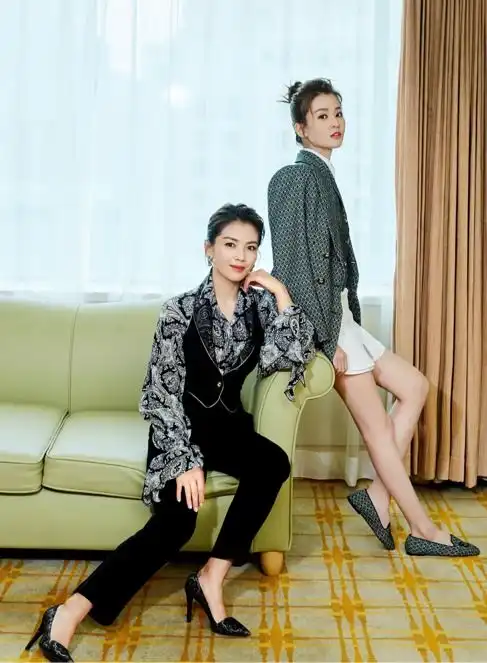 刘涛一身惊艳薄荷绿,机车造型明媚清新,女人就应该活成这样
