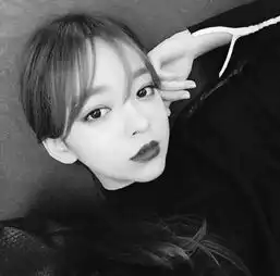 黑白女生头像
