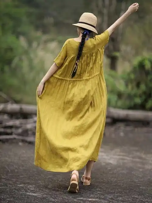 比旗袍还显气质的富贵裙,看背影都美极了,适合3549岁女人穿
