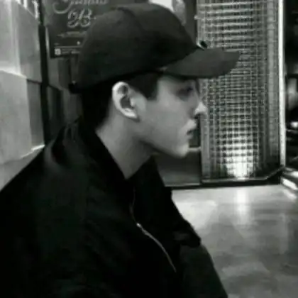 个性落寞的男生头像,所谓寂寞只是有点伤心吧了
