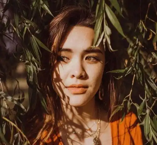 钟丽缇大女儿性感不输妈妈,助妈妈追爱还为两任继父冠上姓氏

