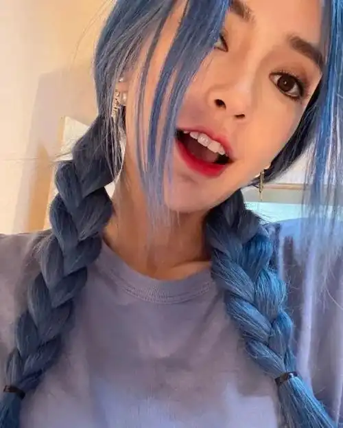突发又一大瓜baby深夜发文我离婚了
