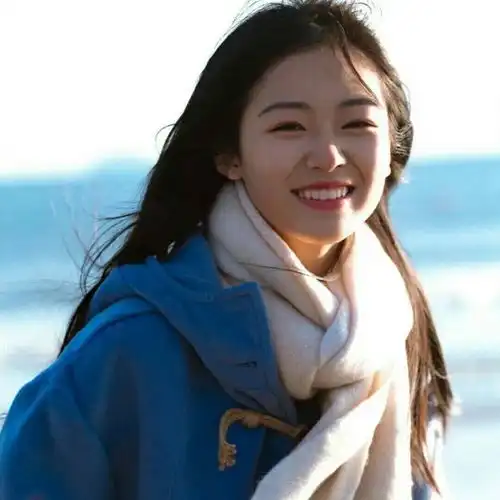 笑容超甜的女生头像微信状态文案
