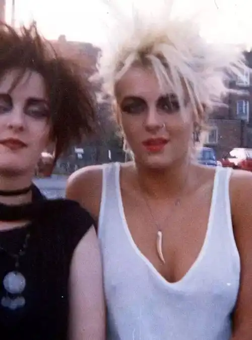 相恋8年男友出轨,她一脚踹掉渣男,52岁热辣身材比18岁少女更撩人
