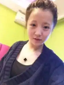 莉哥最想删除的照片,素颜不算什么,打哈欠不算啥,图四才是王者
