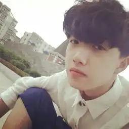 这个男的是谁好像叫杠什么的
