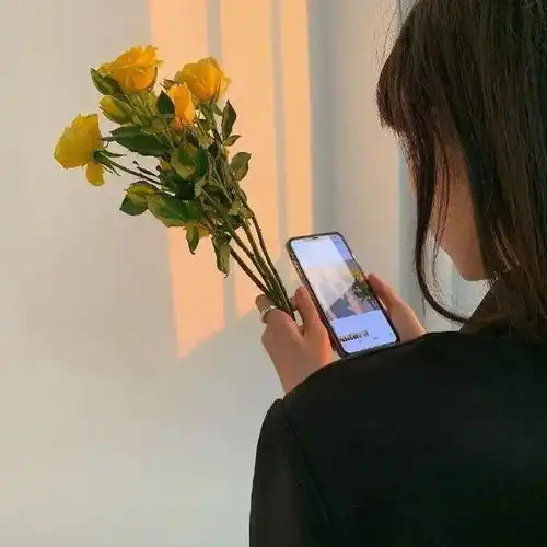 女生头像我的小朋友干净也温柔笑起来的时候万千星辰坠落眼底
