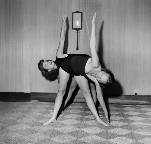 玛丽莲梦露宋美龄的瑜伽老师,会是什么样子
