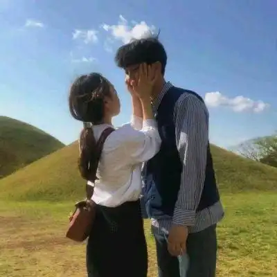 超幸福情侣甜蜜亲吻合照一对贴吧头像暗恋永远比失恋好
