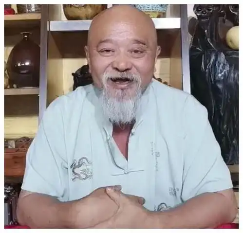 老戏骨李琦每天2包烟3餐有酒,如今65岁报应来了
