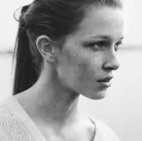 抑郁的眼神欧美女头有的只是一颗释然的心
